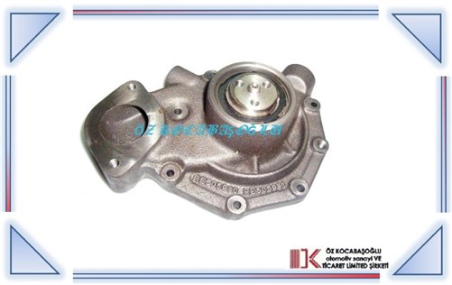 JOHN DEERE Water Pump / RE500734