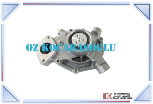 JOHN DEERE Water Pump / RE523169